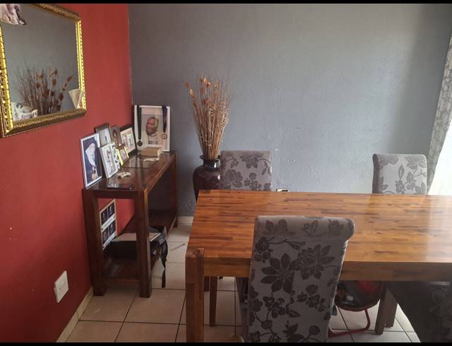 3 BEDROOM FREEHOLD FOR SALE IN CLAYVILLE